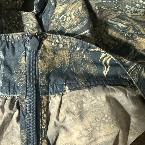 Ulla Johnson- Anela shorts- blue - floral print- high waisted- side zip closure - Picture 7 of 8